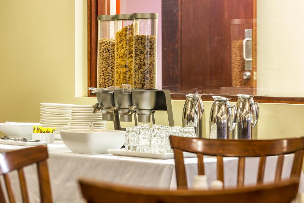 Boomerang Hotel Lavington Ngoại thất bức ảnh